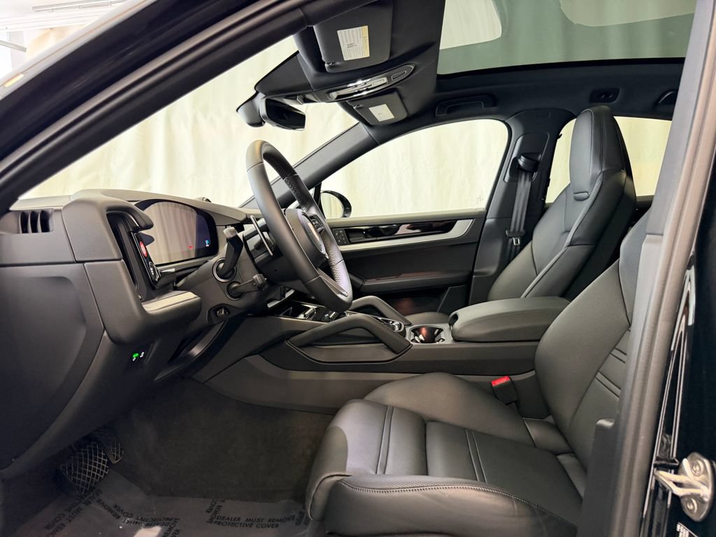 Certified 2026 Porsche Cayenne Coupe AWD/4WD image 5