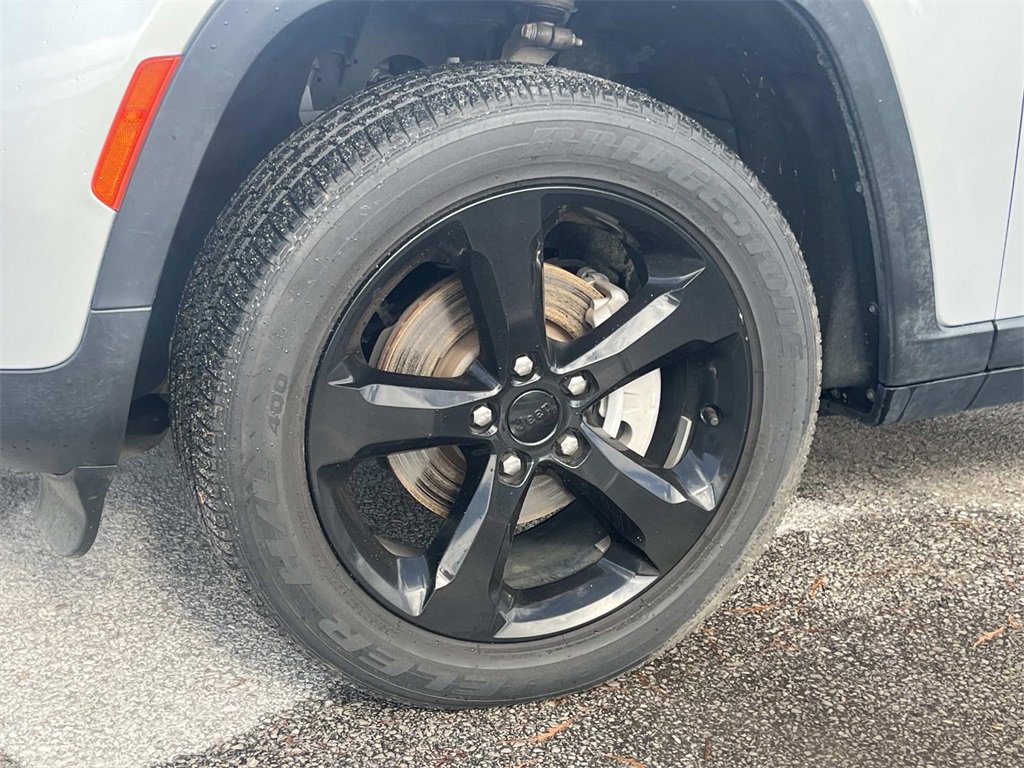 Used 2023 Jeep Grand Cherokee Altitude image 9