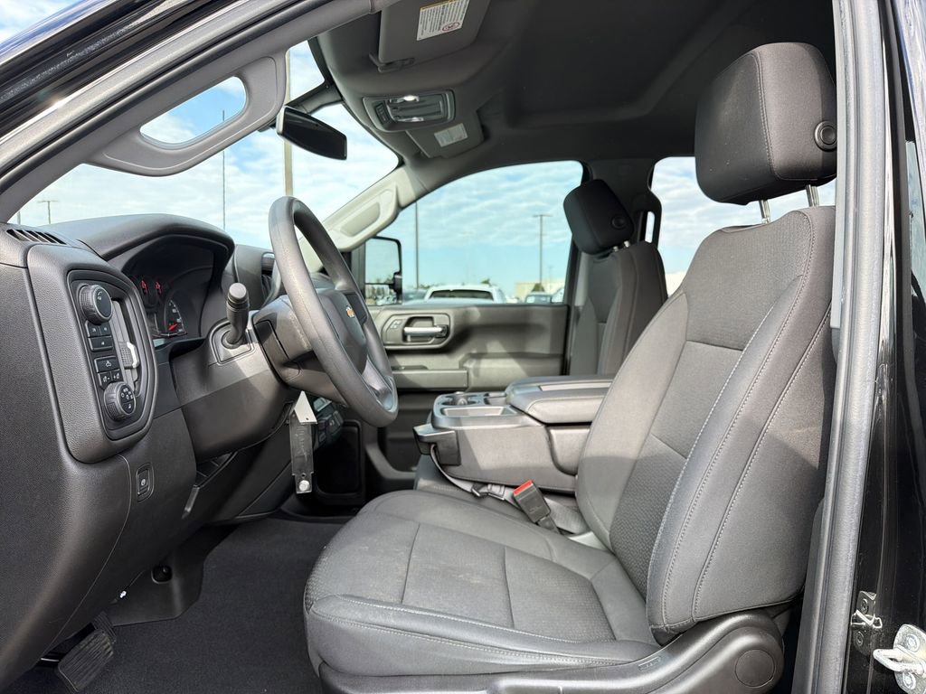 Used 2022 Chevrolet Silverado 2500 Custom w/ Custom Value Package image 11