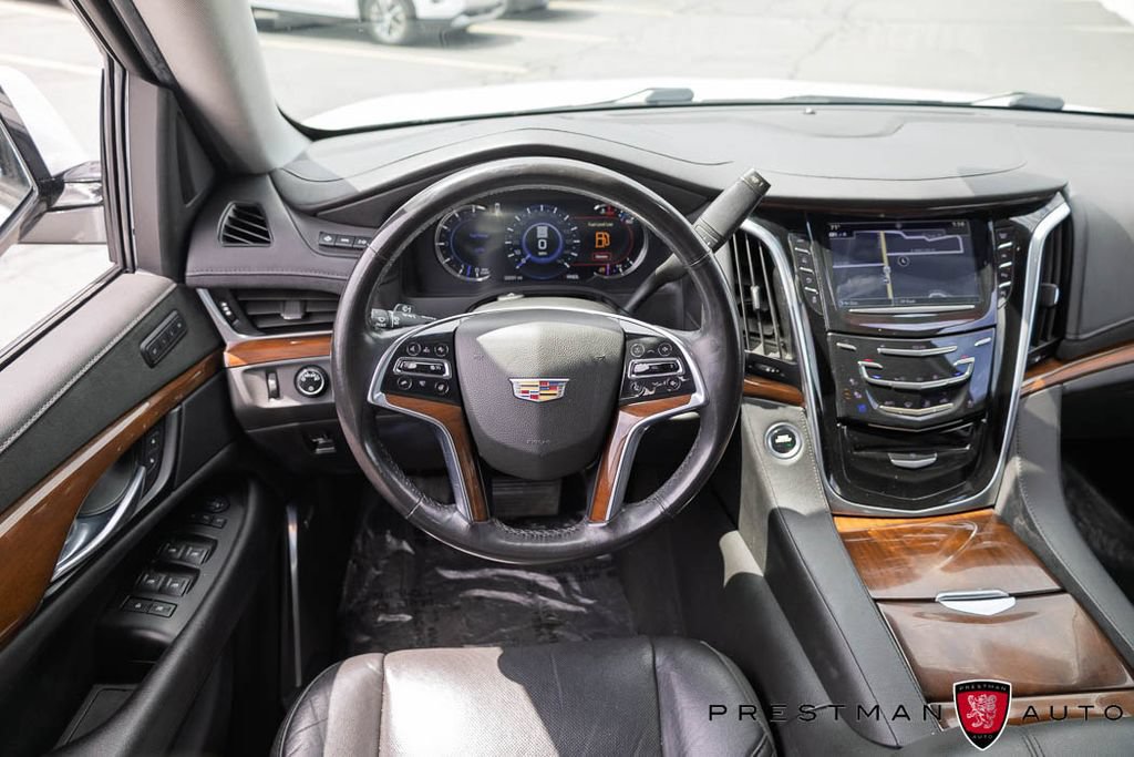 Used 2020 Cadillac Escalade Premium Luxury AWD/4WD image 2