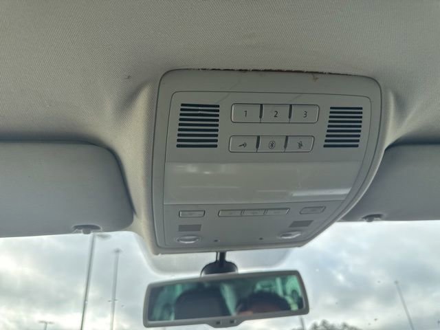 Used 2011 Volkswagen Touareg VR6 image 25