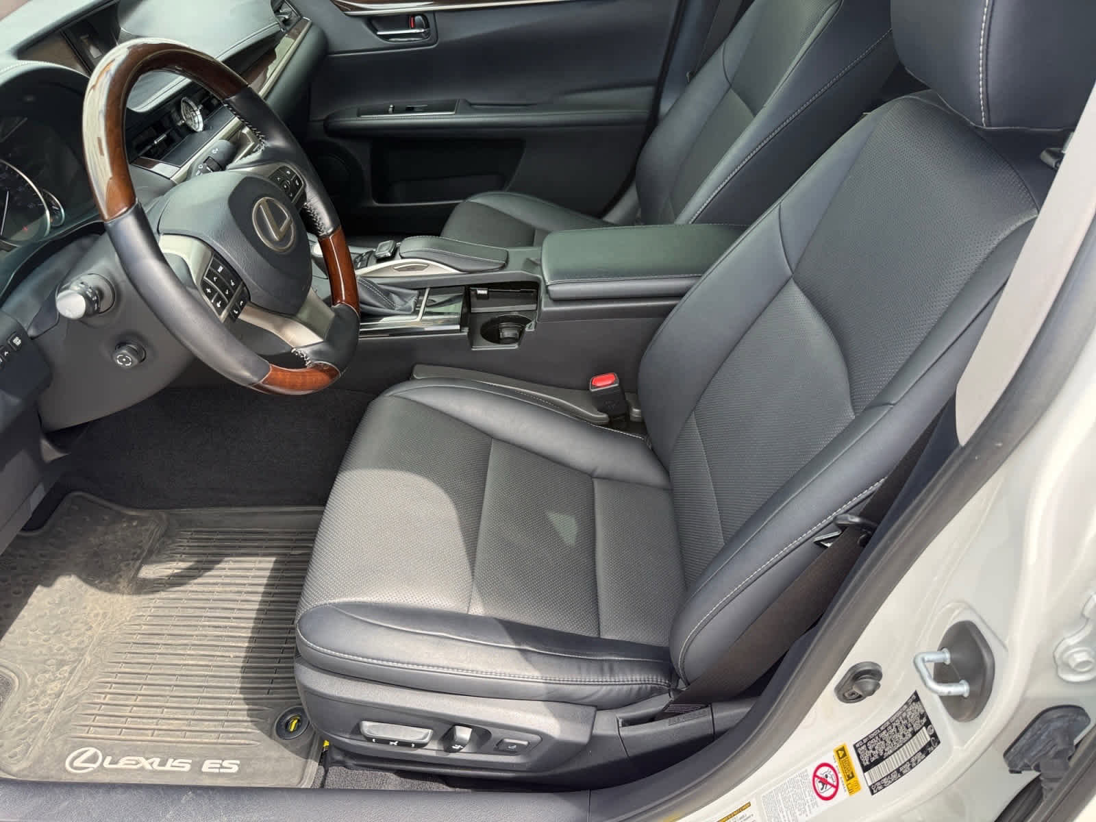 Used 2016 Lexus ES 300h w/ Navigation System Package image 10