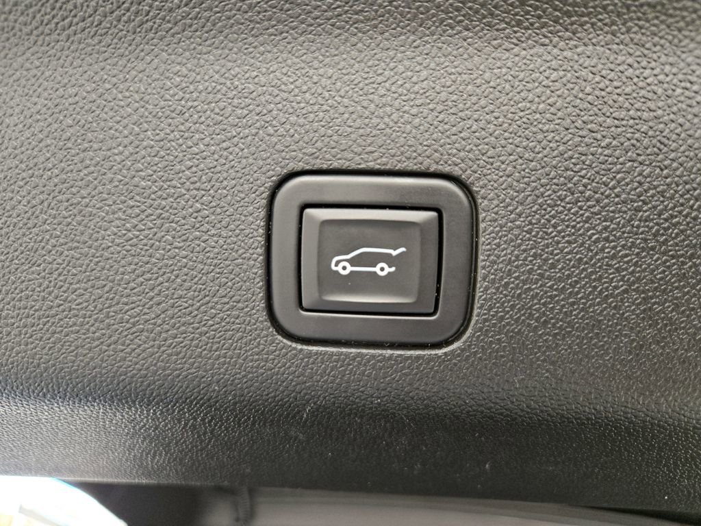 Used 2024 GMC Yukon Denali image 33