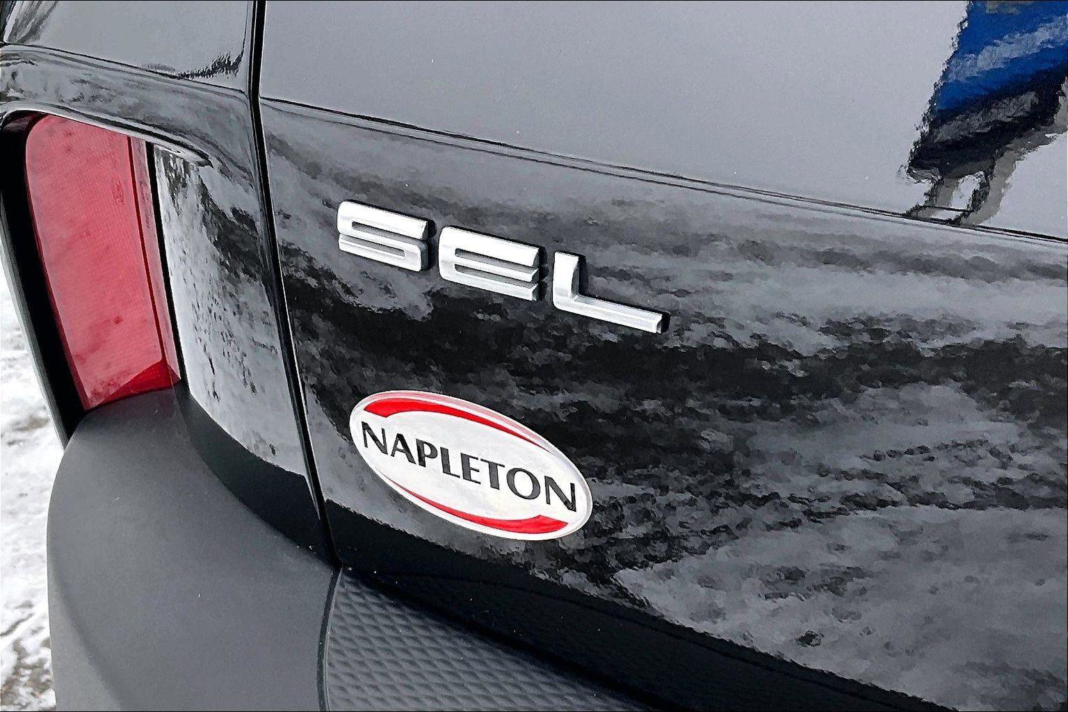 Used 2022 Ford Escape SEL w/ Technology Package image 8