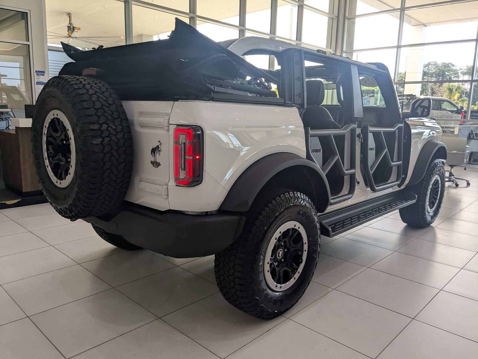 New 2025 Ford Bronco Outer Banks w/ Sasquatch Package AWD/4WD image 3