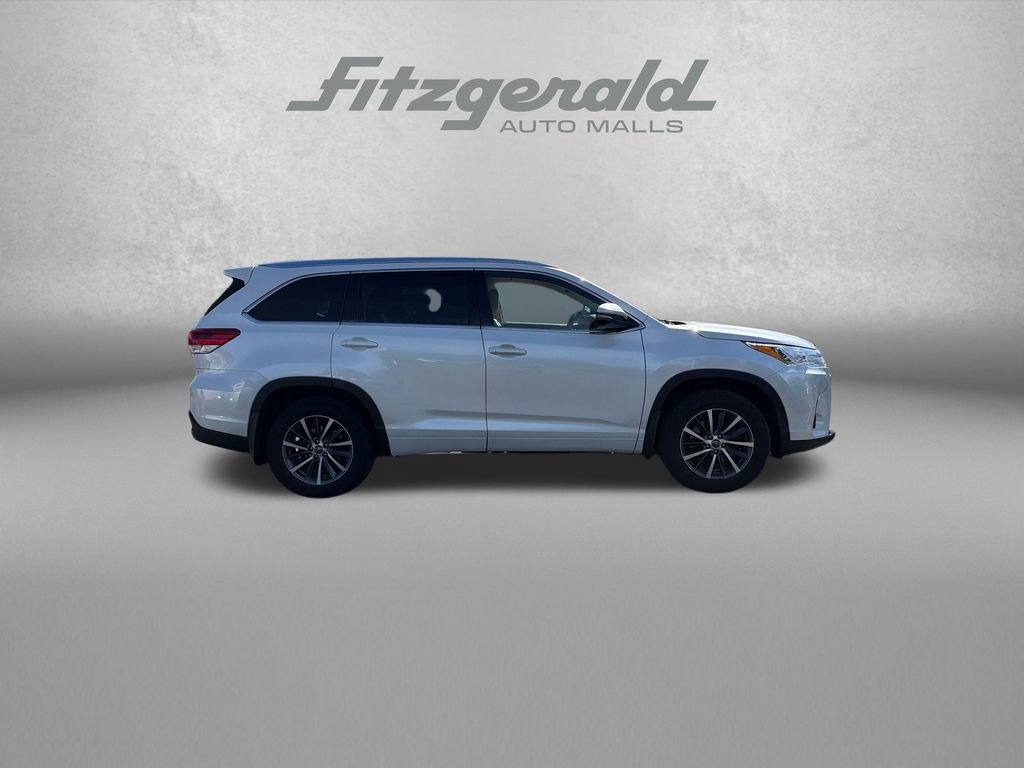 Used 2018 Toyota Highlander XLE AWD/4WD image 9