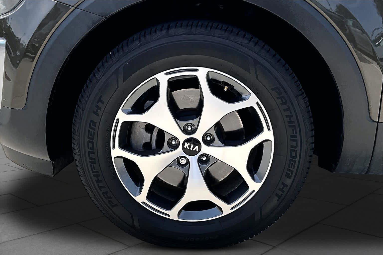 Used 2021 Kia Telluride EX w/ Towing Package FWD image 11