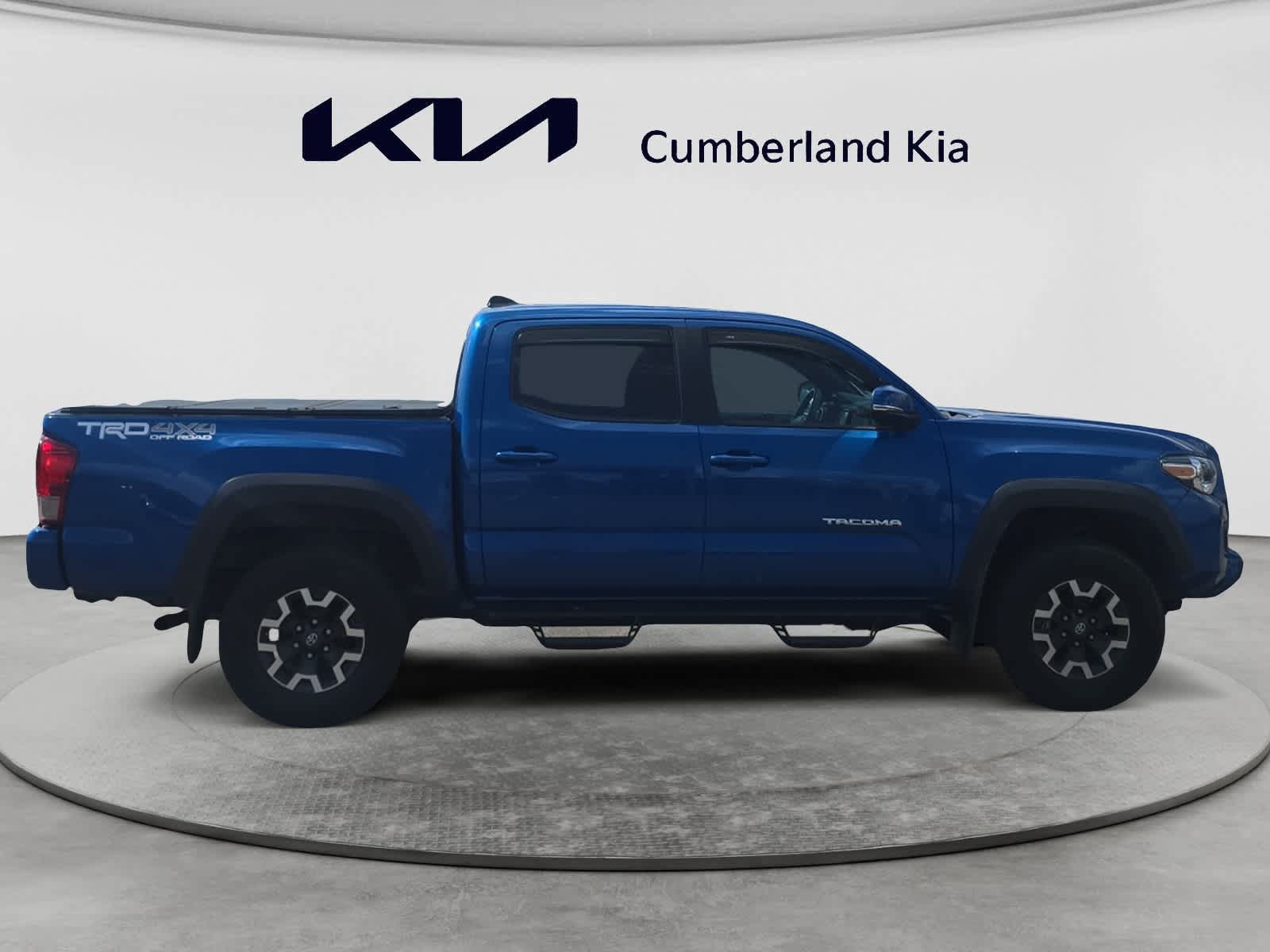 Used 2017 Toyota Tacoma TRD Off-Road AWD/4WD image 6