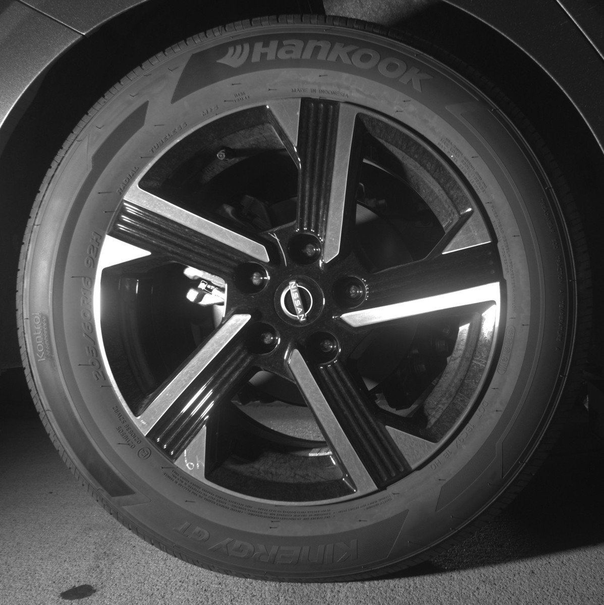 Used 2025 Nissan Sentra SV FWD image 15