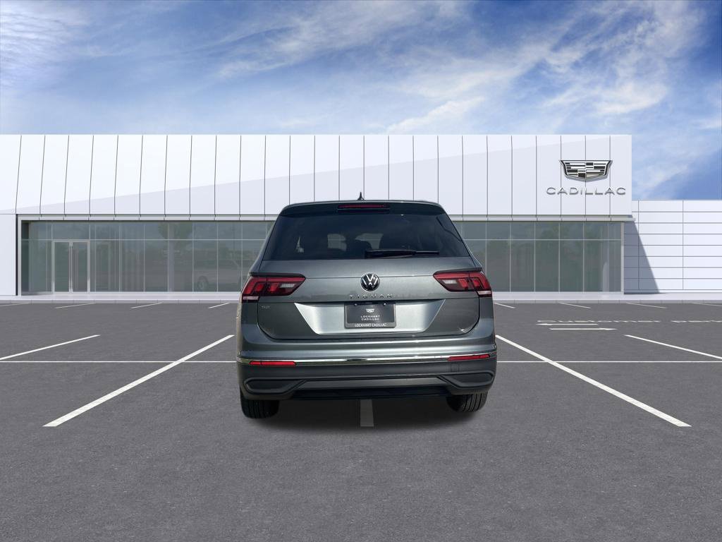 Used 2023 Volkswagen Tiguan SE w/ Panoramic Sunroof Package FWD image 13