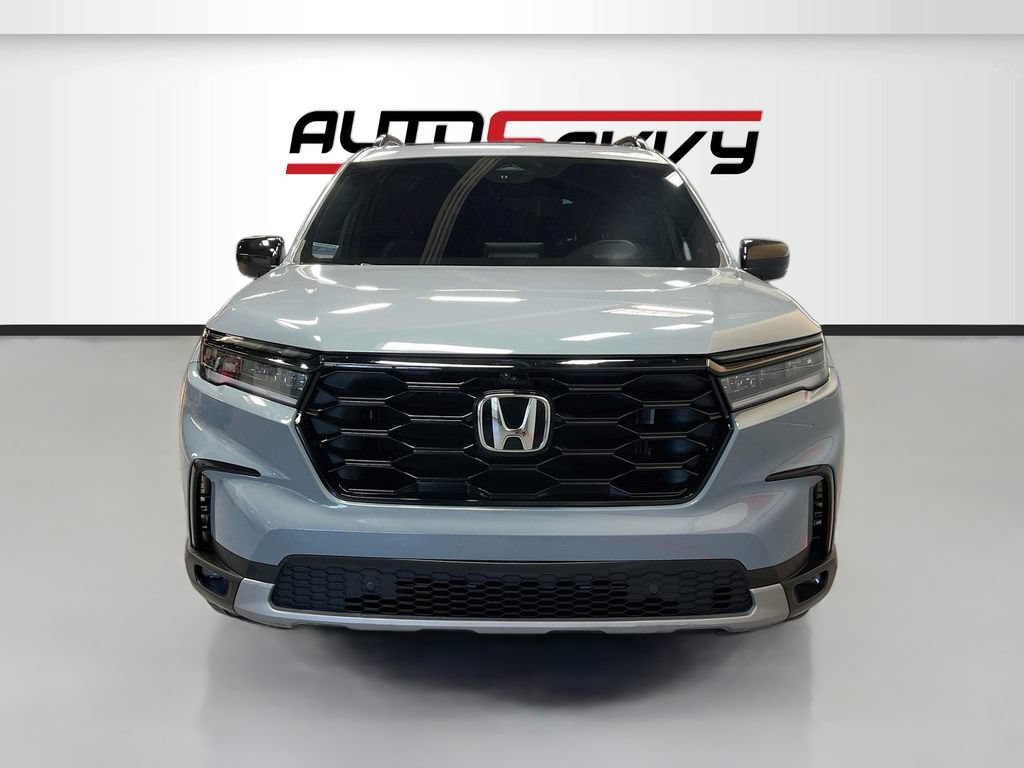 Used 2025 Honda Pilot Black Edition image 2