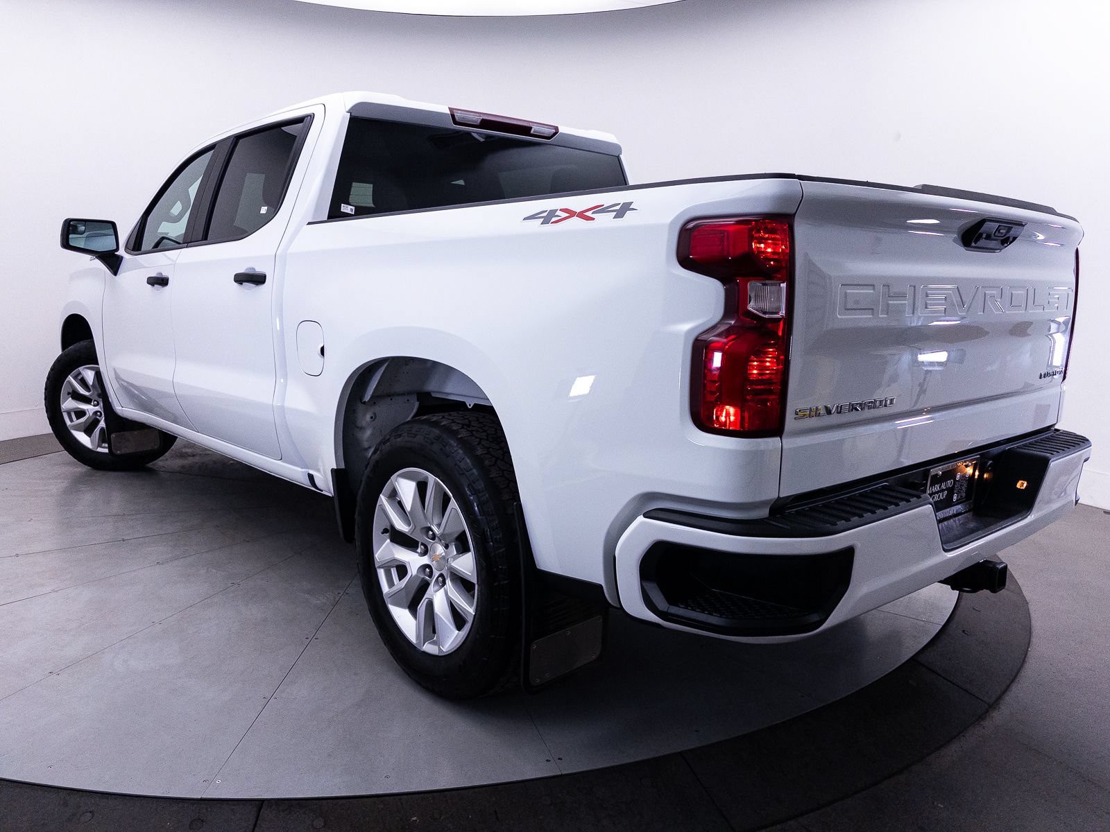 Used 2024 Chevrolet Silverado 1500 Custom AWD/4WD image 2