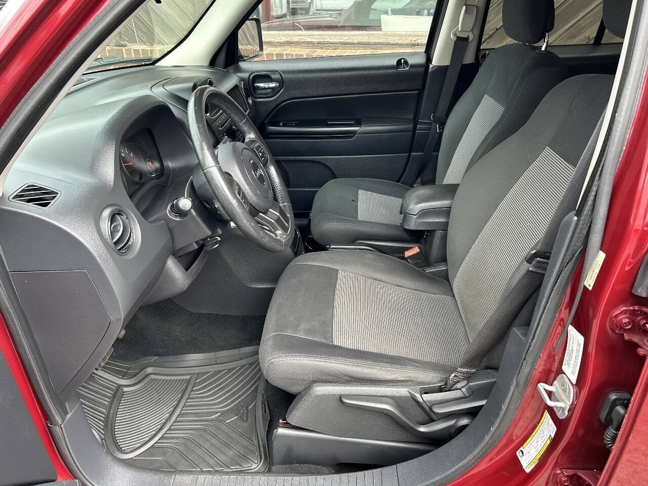 Used 2012 Jeep Patriot Latitude w/ Sun/Sound Group AWD/4WD image 8