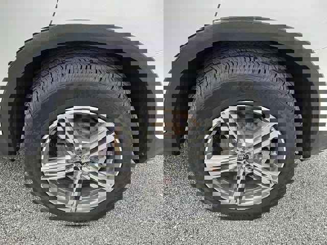 Used 2021 Mercedes-Benz GLC 300 4MATIC w/ Premium Package image 9