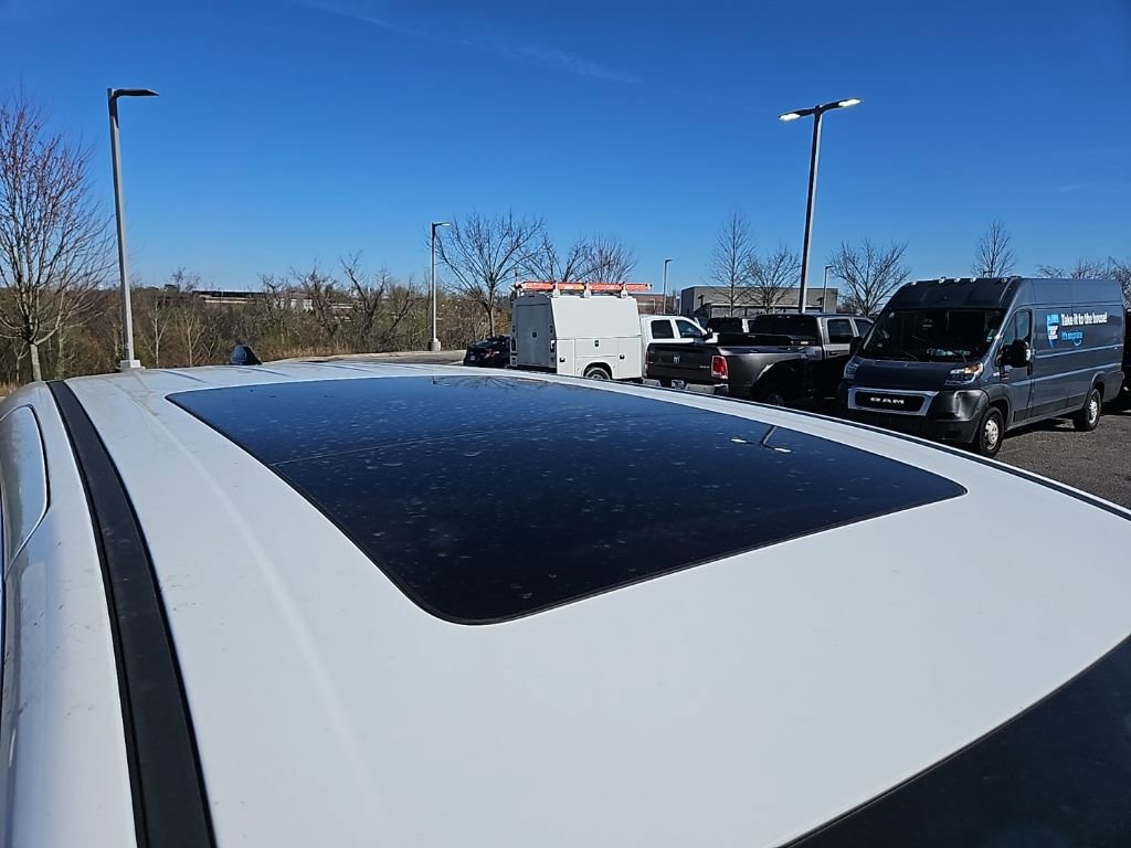 Used 2024 Chrysler Pacifica Limited image 9