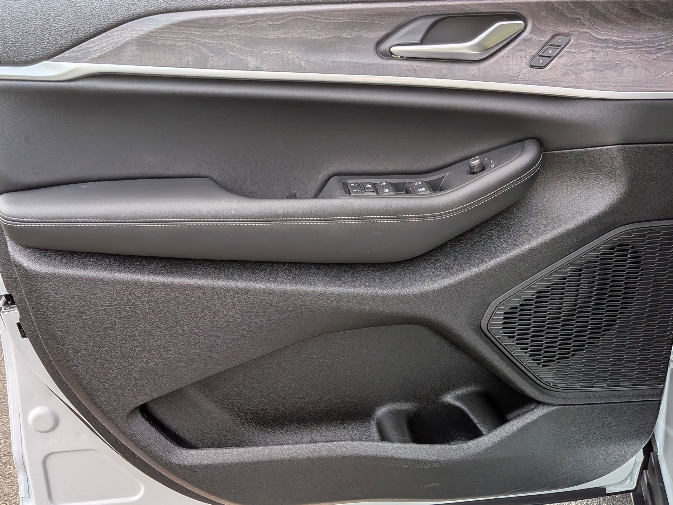 New 2025 Jeep Grand Cherokee Limited w/ Black Appearance Package image 11