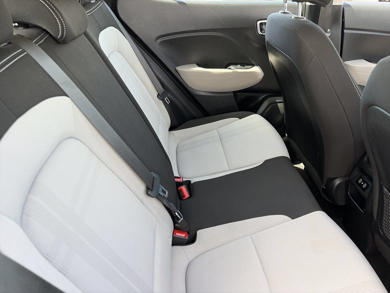 Used 2025 Hyundai Venue SEL FWD image 22