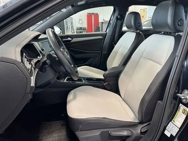 Used 2020 Volkswagen Jetta R-Line w/ R-Line Cold Weather Package FWD image 12