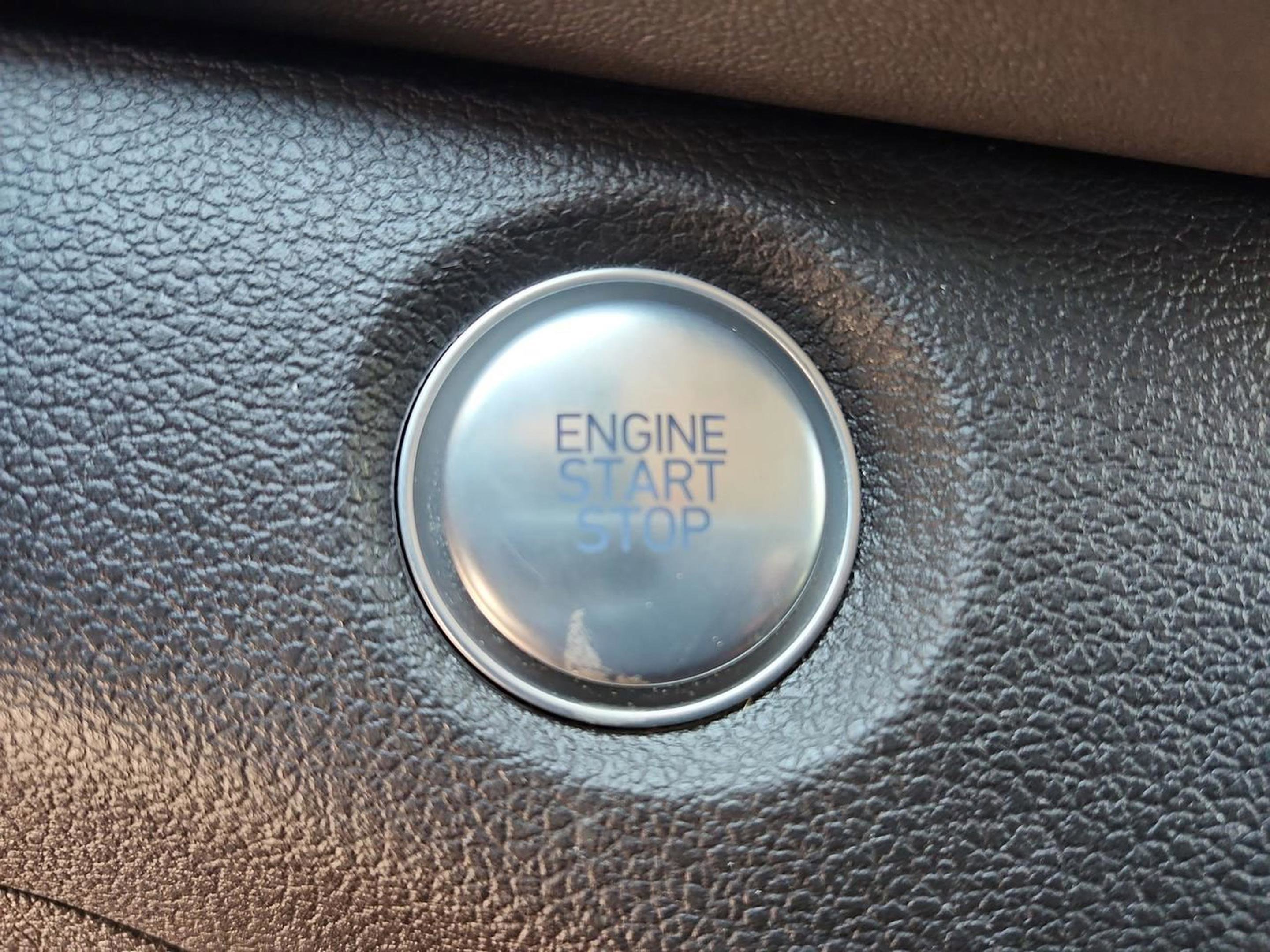 Used 2020 Hyundai Santa Fe Limited image 30