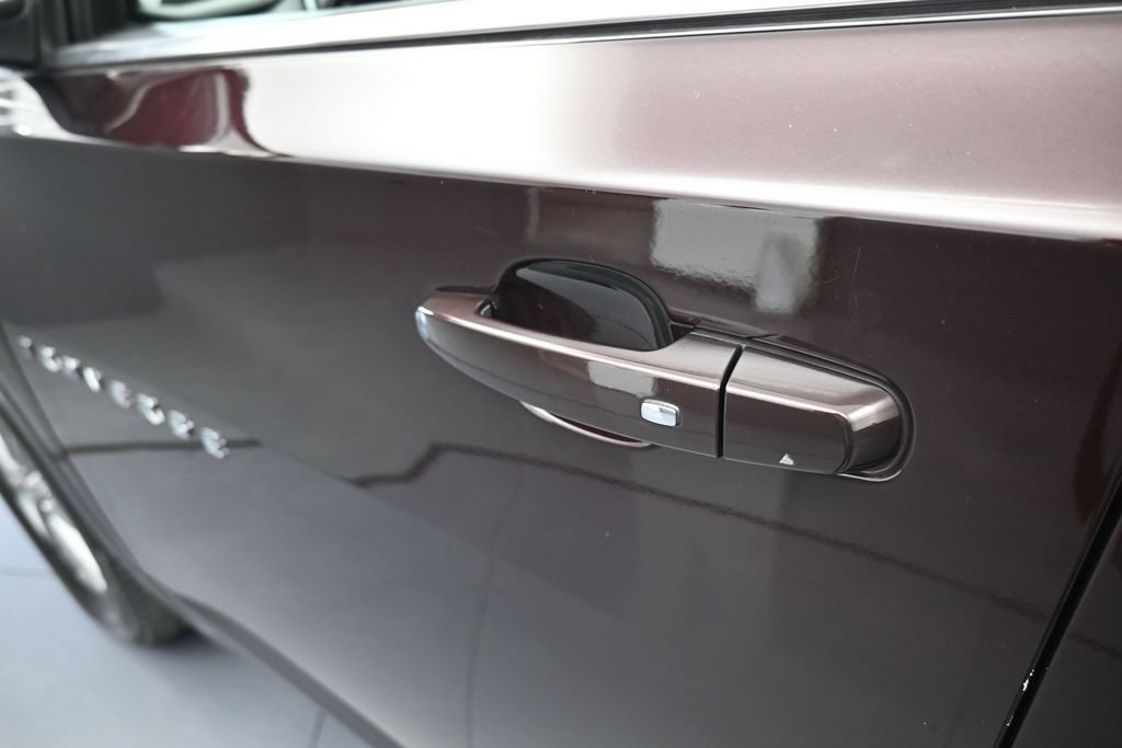 Used 2022 Chevrolet Traverse LT w/ LPO, Floor Liner Package FWD image 36