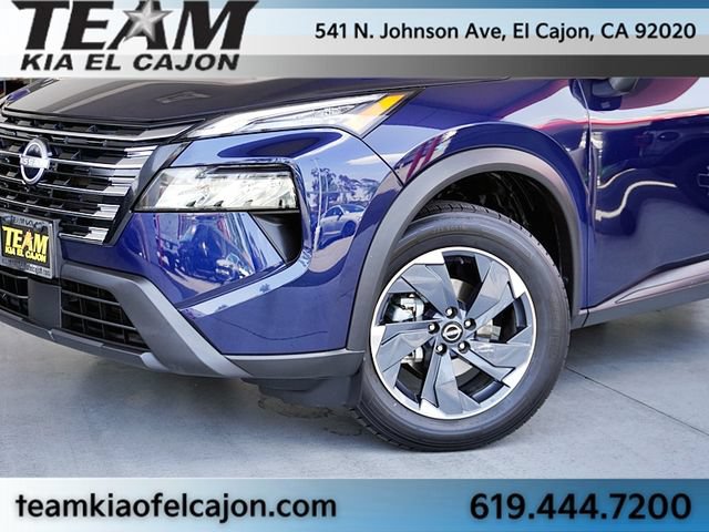 Used 2024 Nissan Rogue SV FWD image 3