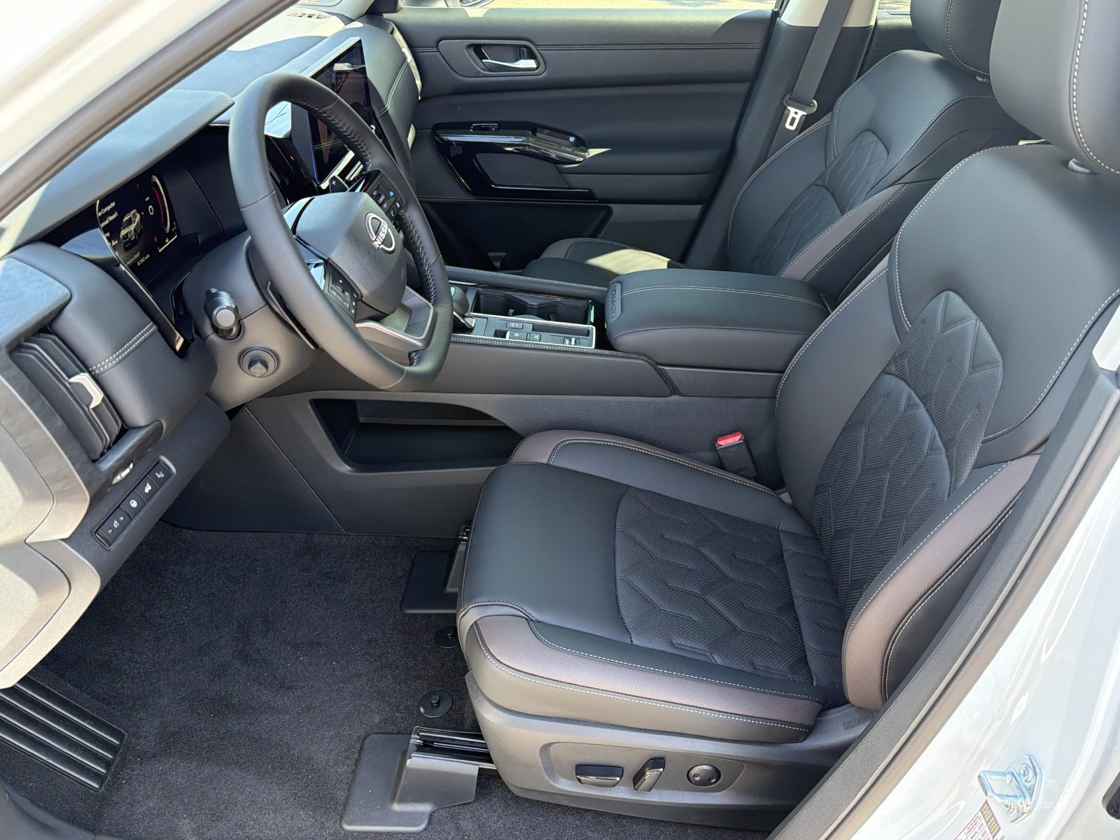 New 2026 Nissan Pathfinder Platinum FWD image 18