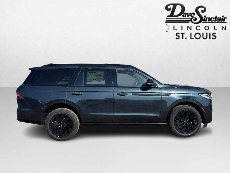 New 2026 Lincoln Navigator Reserve image 4