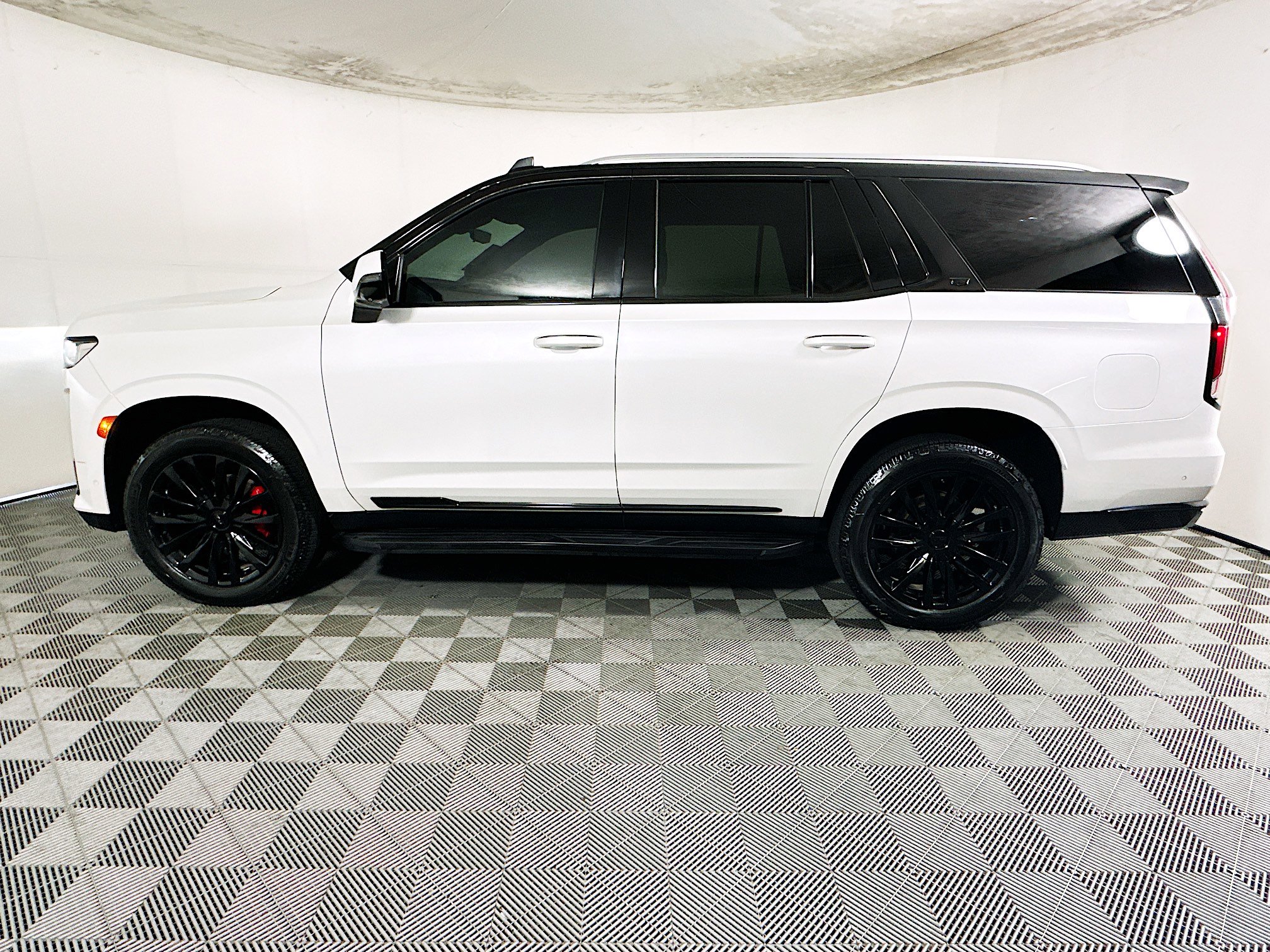 Used 2021 Cadillac Escalade Premium Luxury AWD/4WD image 6