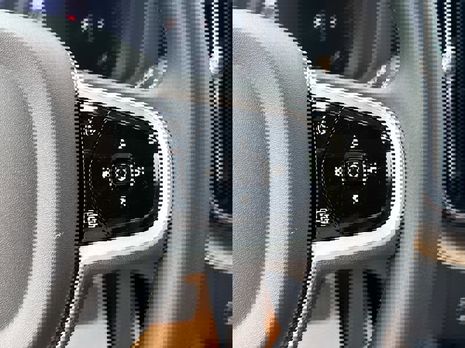 New 2026 Volvo XC60 B5 Plus w/ Climate Package image 26