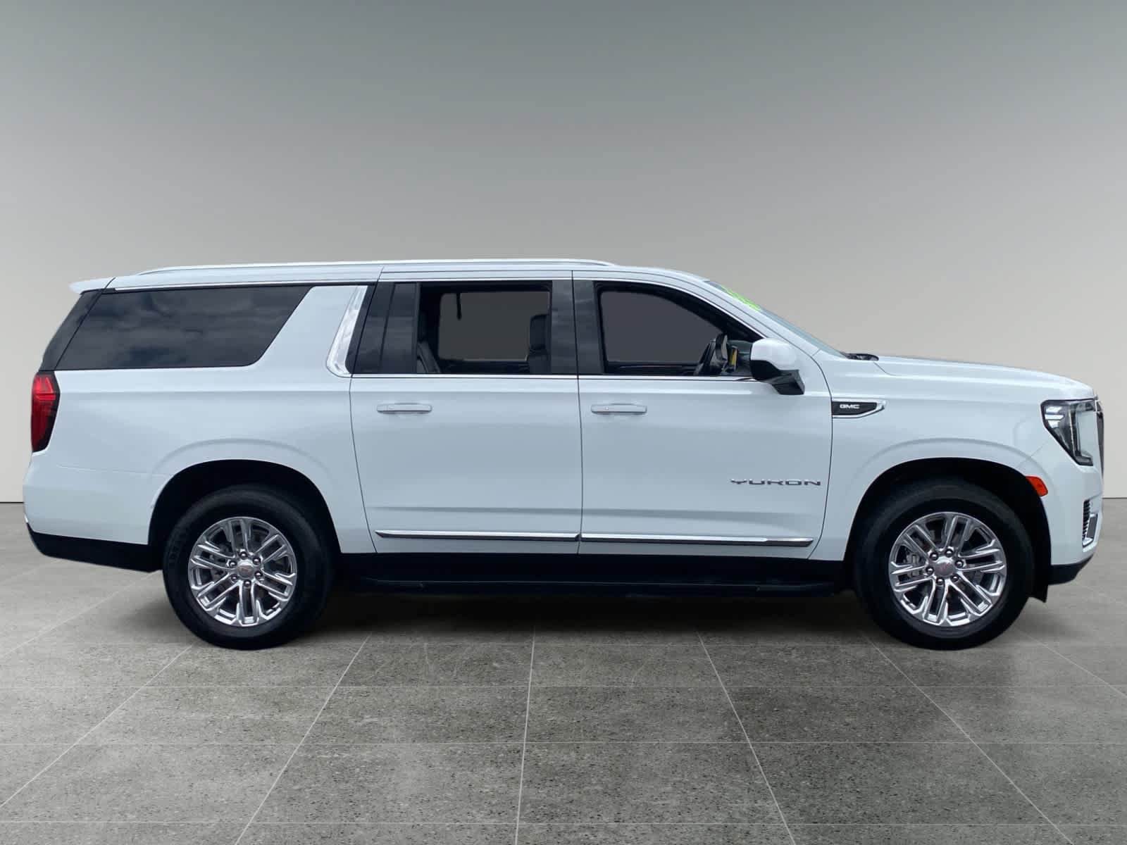 Used 2024 GMC Yukon XL SLT AWD/4WD image 6