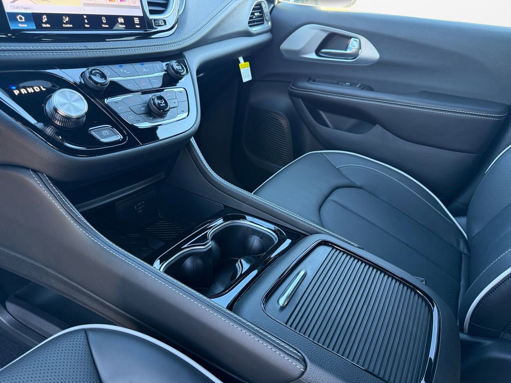 New 2026 Chrysler Pacifica Limited image 19