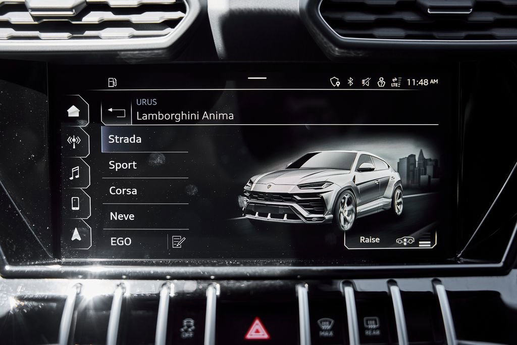 Used 2022 Lamborghini Urus AWD/4WD image 75