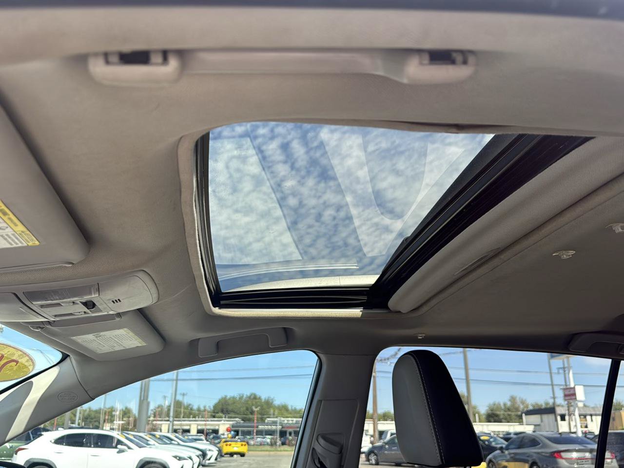 Used 2018 Toyota RAV4 Platinum FWD image 25