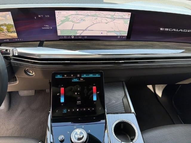 Certified 2025 Cadillac Escalade Premium Luxury AWD/4WD image 31