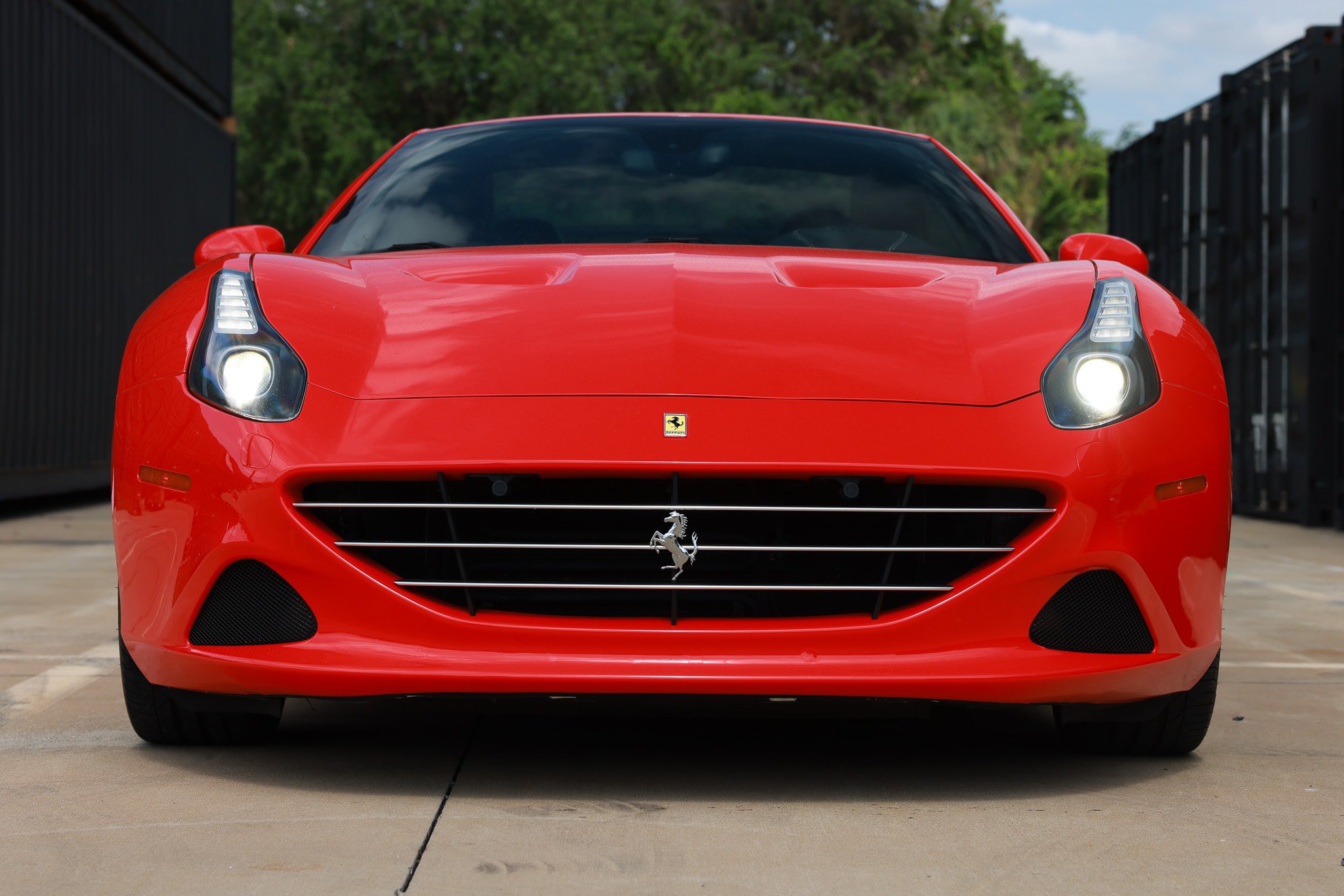 Used 2015 Ferrari California T RWD image 22