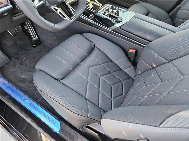 New 2026 BMW 740i w/ Premium Package RWD image 4