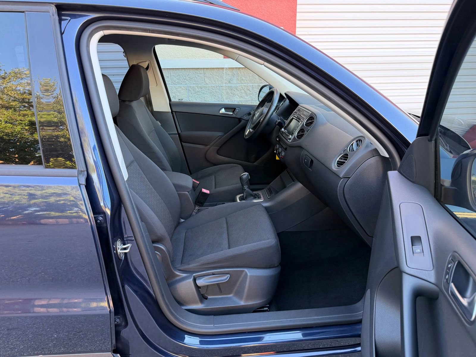 Used 2015 Volkswagen Tiguan S image 20