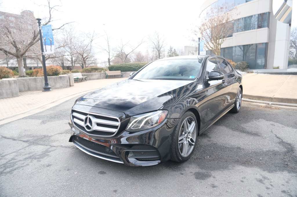 Used 2020 Mercedes-Benz E 350 Sedan w/ Parking Assistance Package image 4