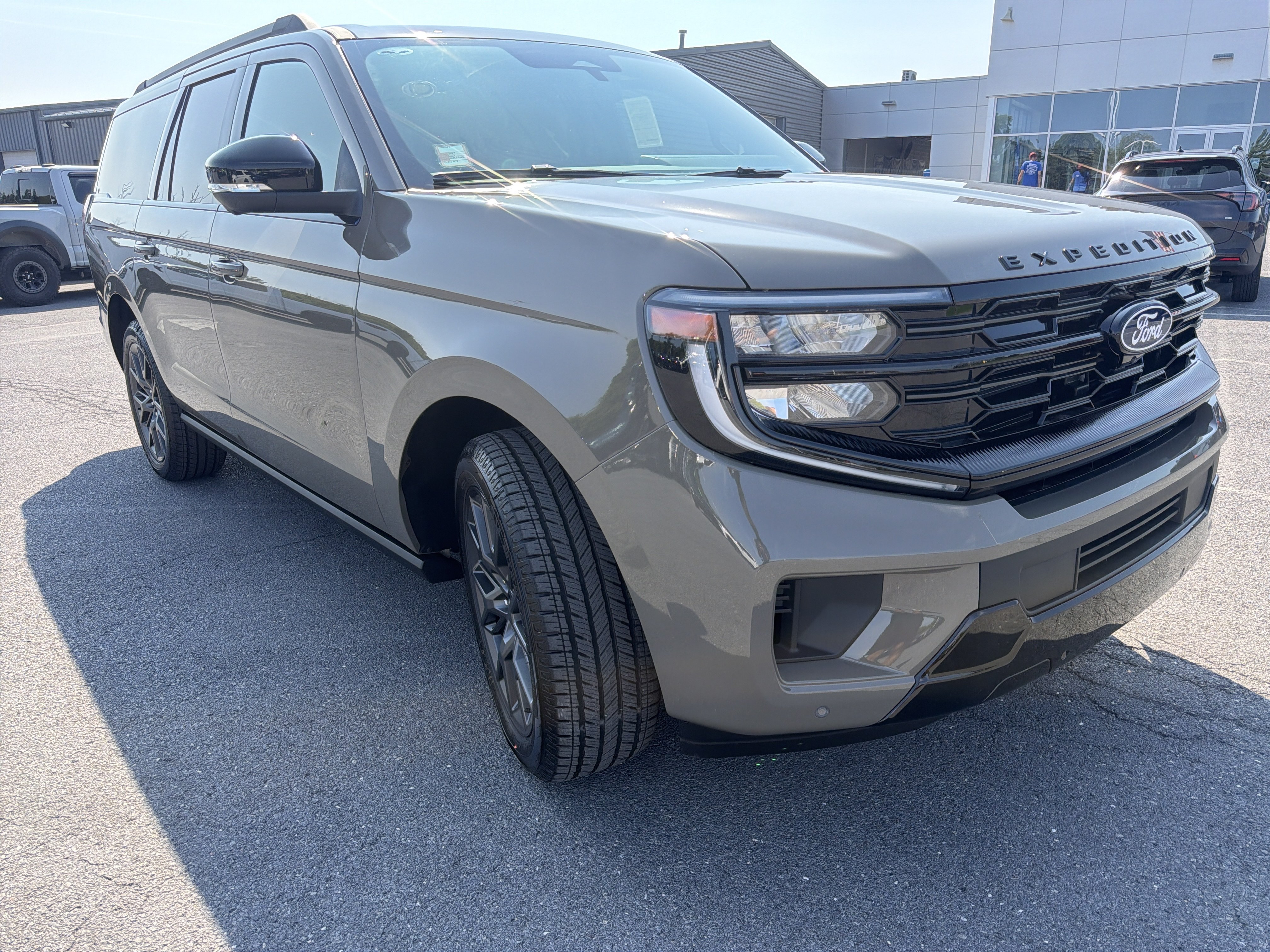New 2027 Ford Expedition Max Platinum w/ Stealth Appearance Package AWD/4WD image 1