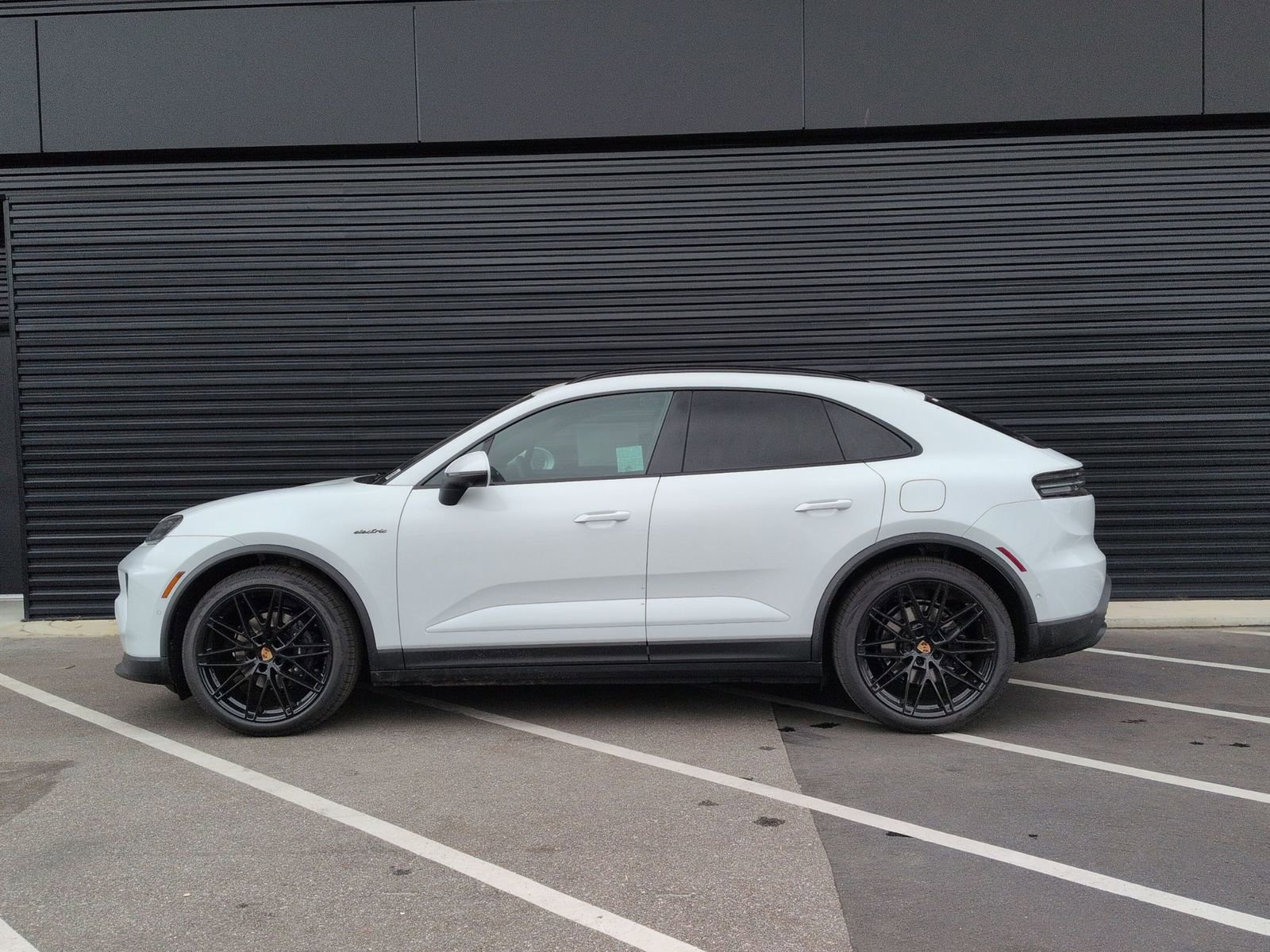Used 2026 Porsche Macan Electric image 2
