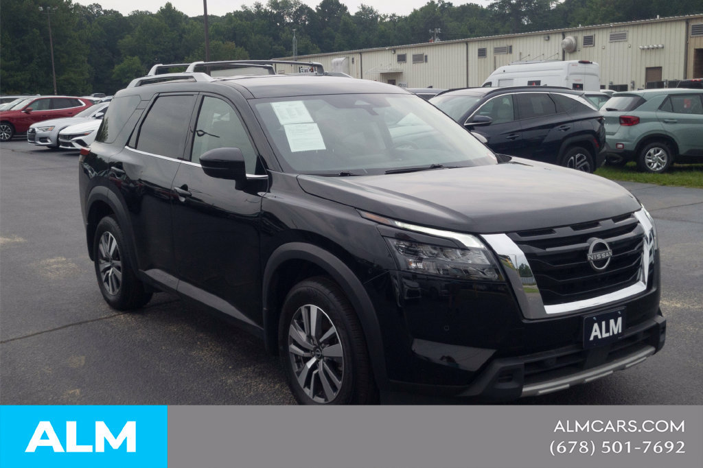 Used 2025 Nissan Pathfinder SL AWD/4WD image 3