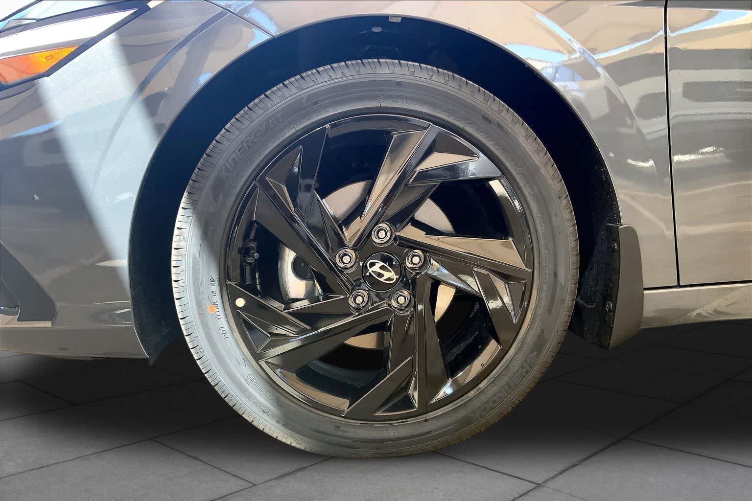 New 2026 Hyundai Elantra SEL Sport FWD image 11