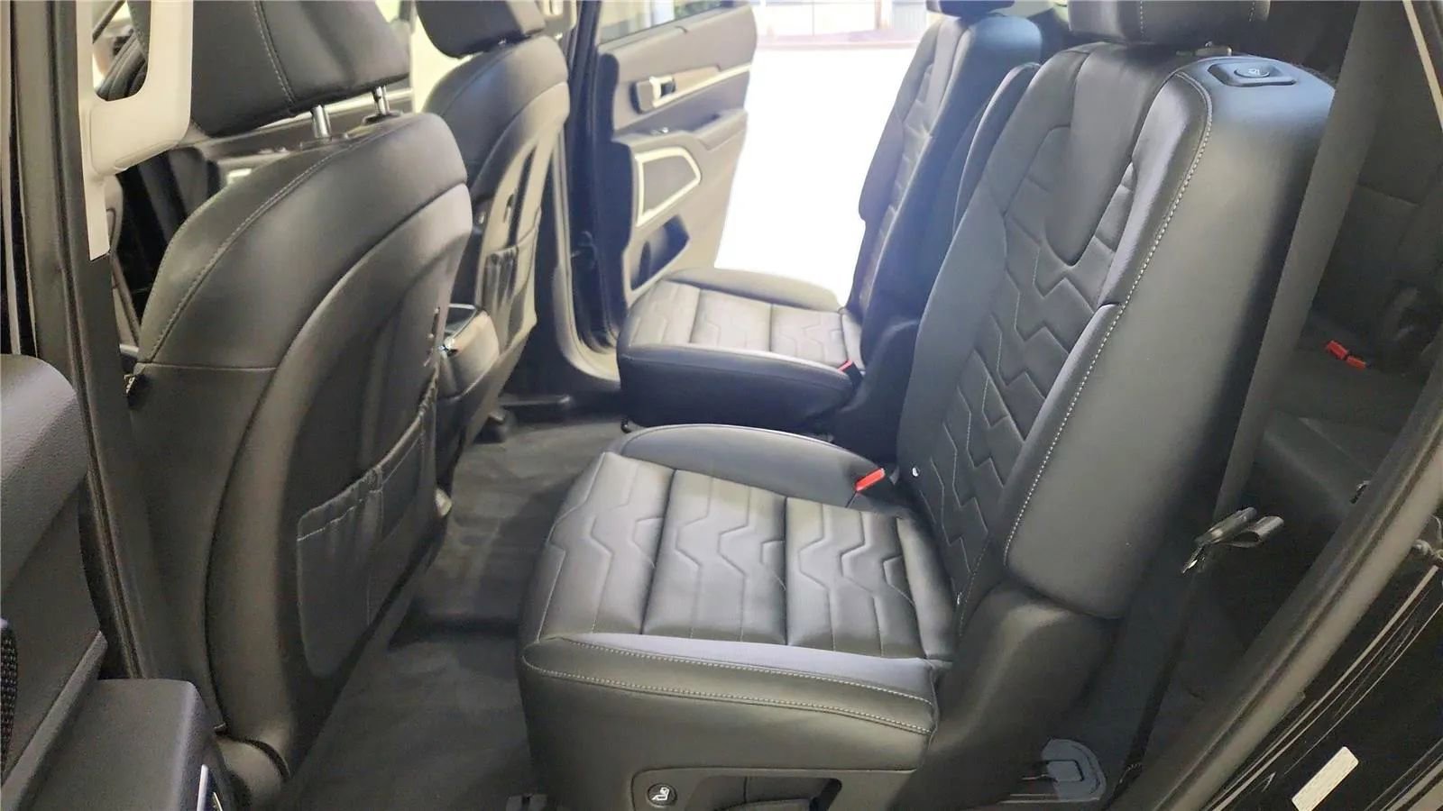 Used 2022 Kia Telluride SX w/ SX Prestige Package image 36