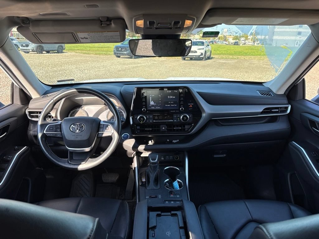 Used 2022 Toyota Highlander XLE AWD/4WD image 19
