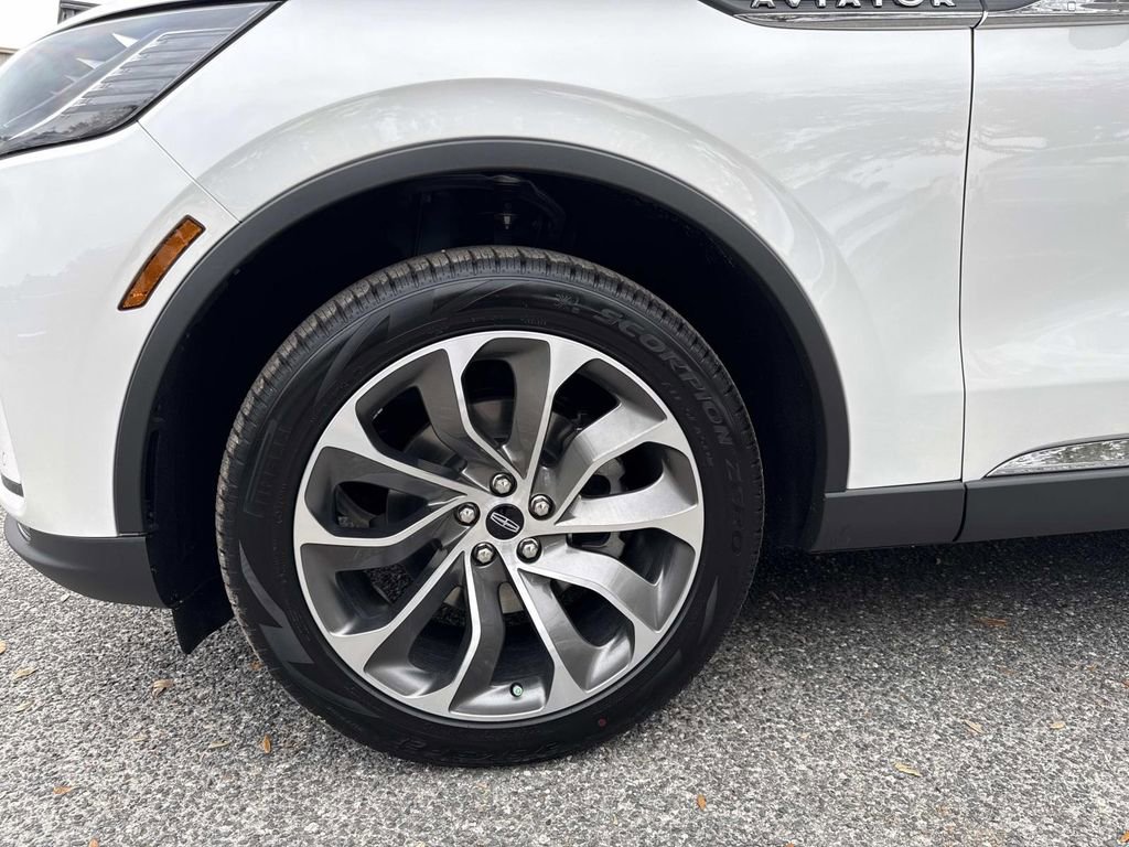 New 2026 Lincoln Aviator AWD image 10