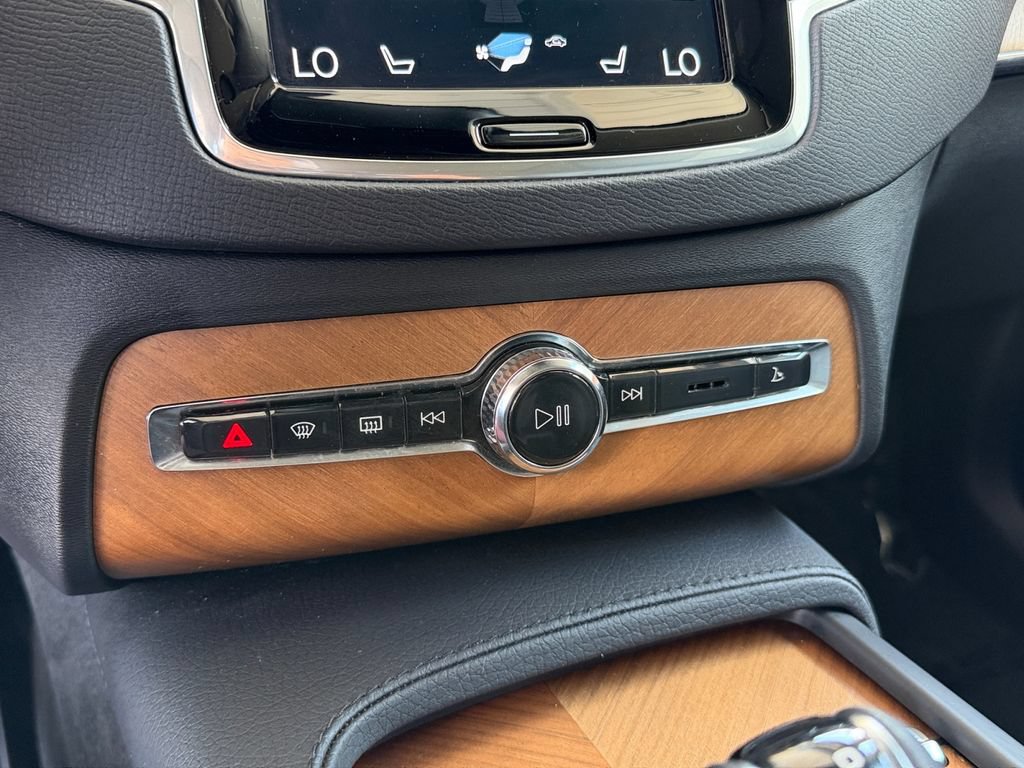 Used 2022 Volvo XC90 T6 Momentum w/ Climate Package AWD/4WD image 23