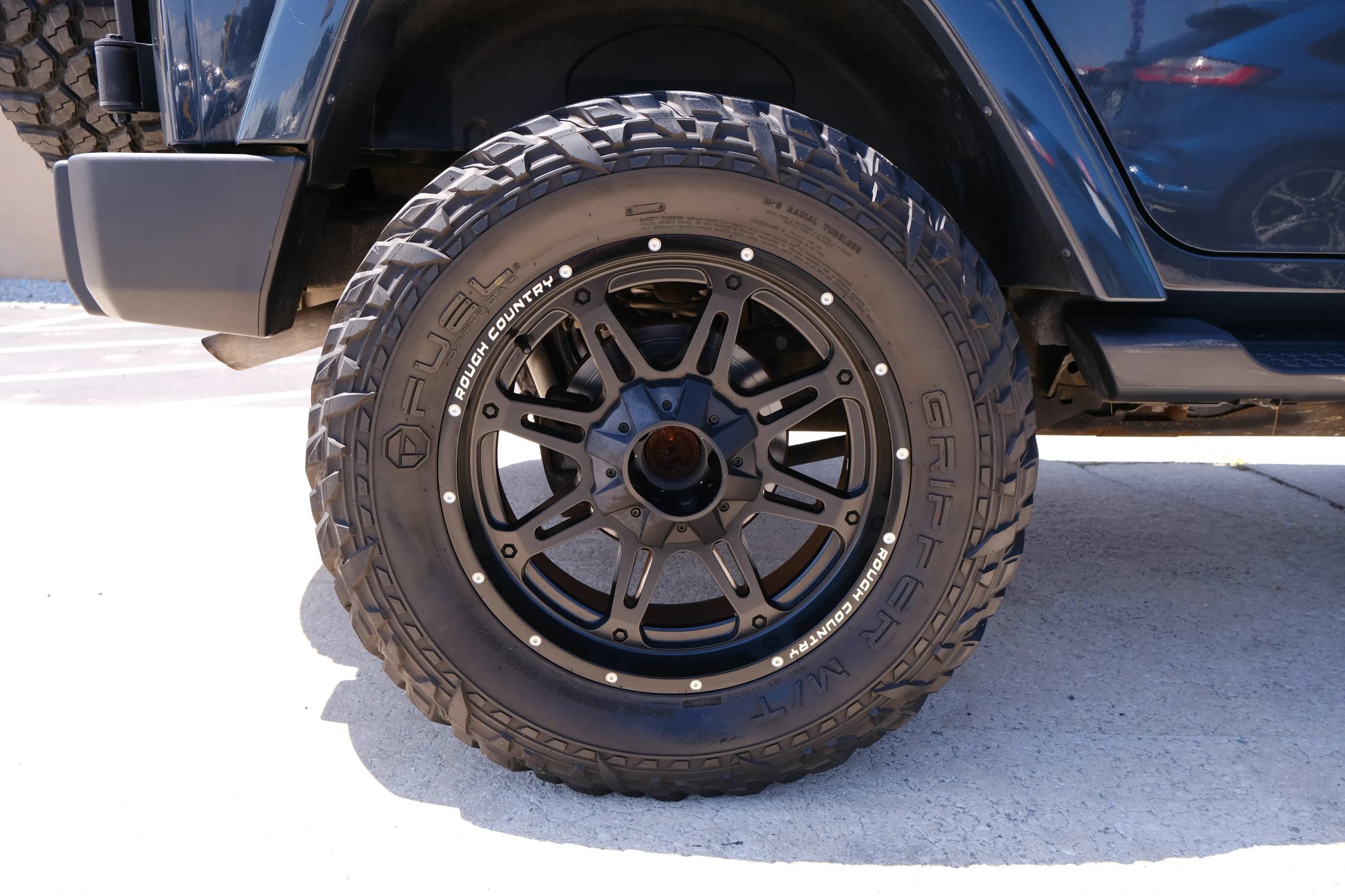 Used 2017 Jeep Wrangler Unlimited Sahara w/ Connectivity Group AWD/4WD image 19