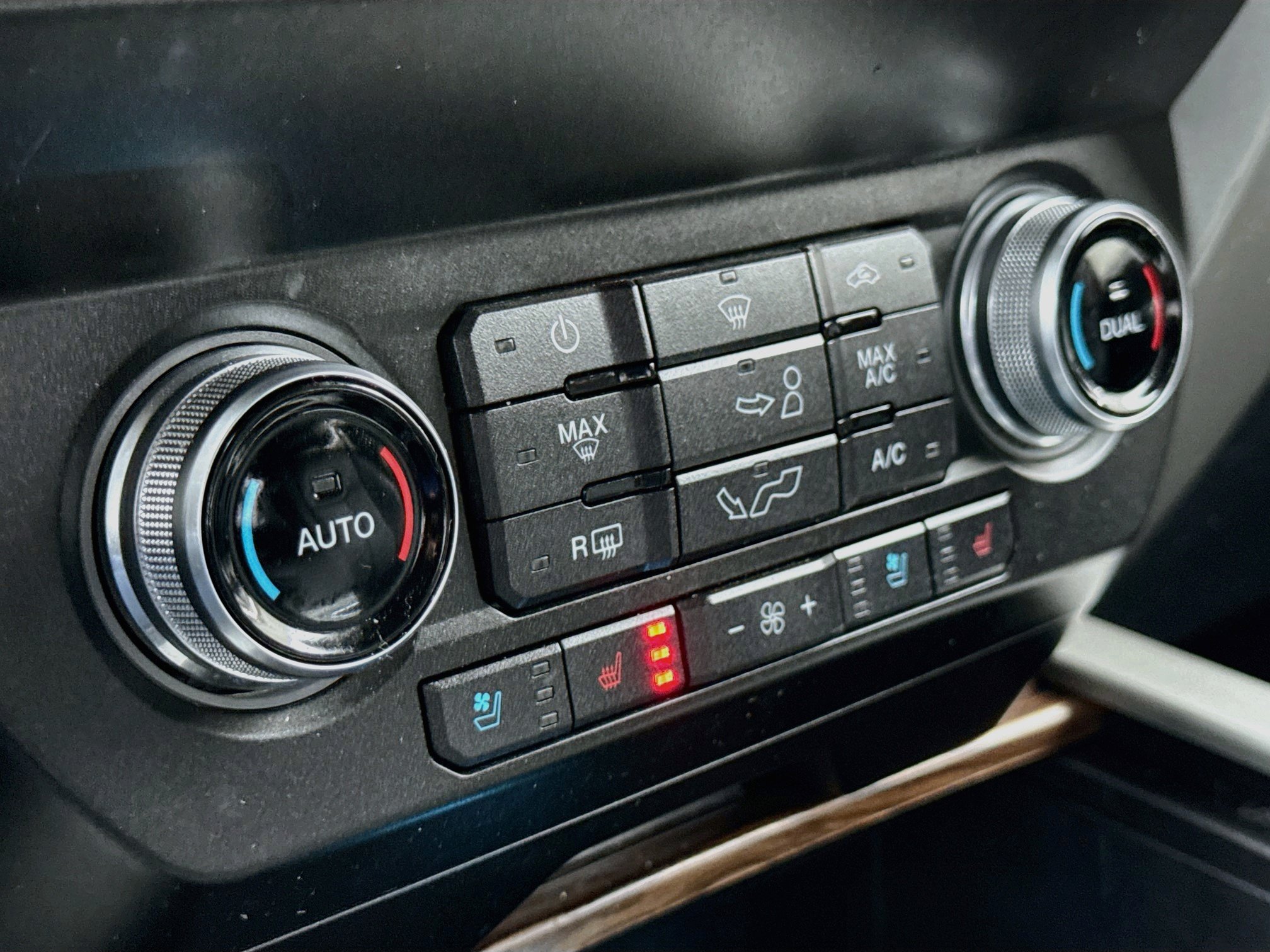 Used 2019 Ford F150 Lariat w/ Equipment Group 502A Luxury AWD/4WD image 19