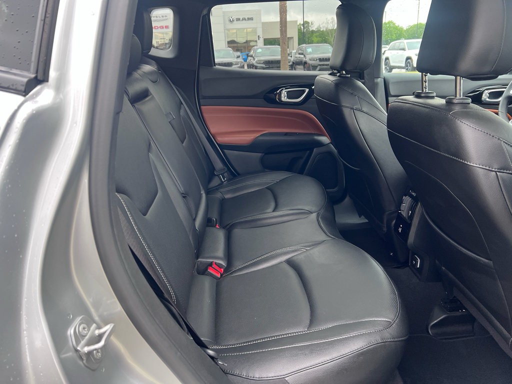 Certified 2025 Jeep Compass Limited w/ Elite Group AWD/4WD image 12
