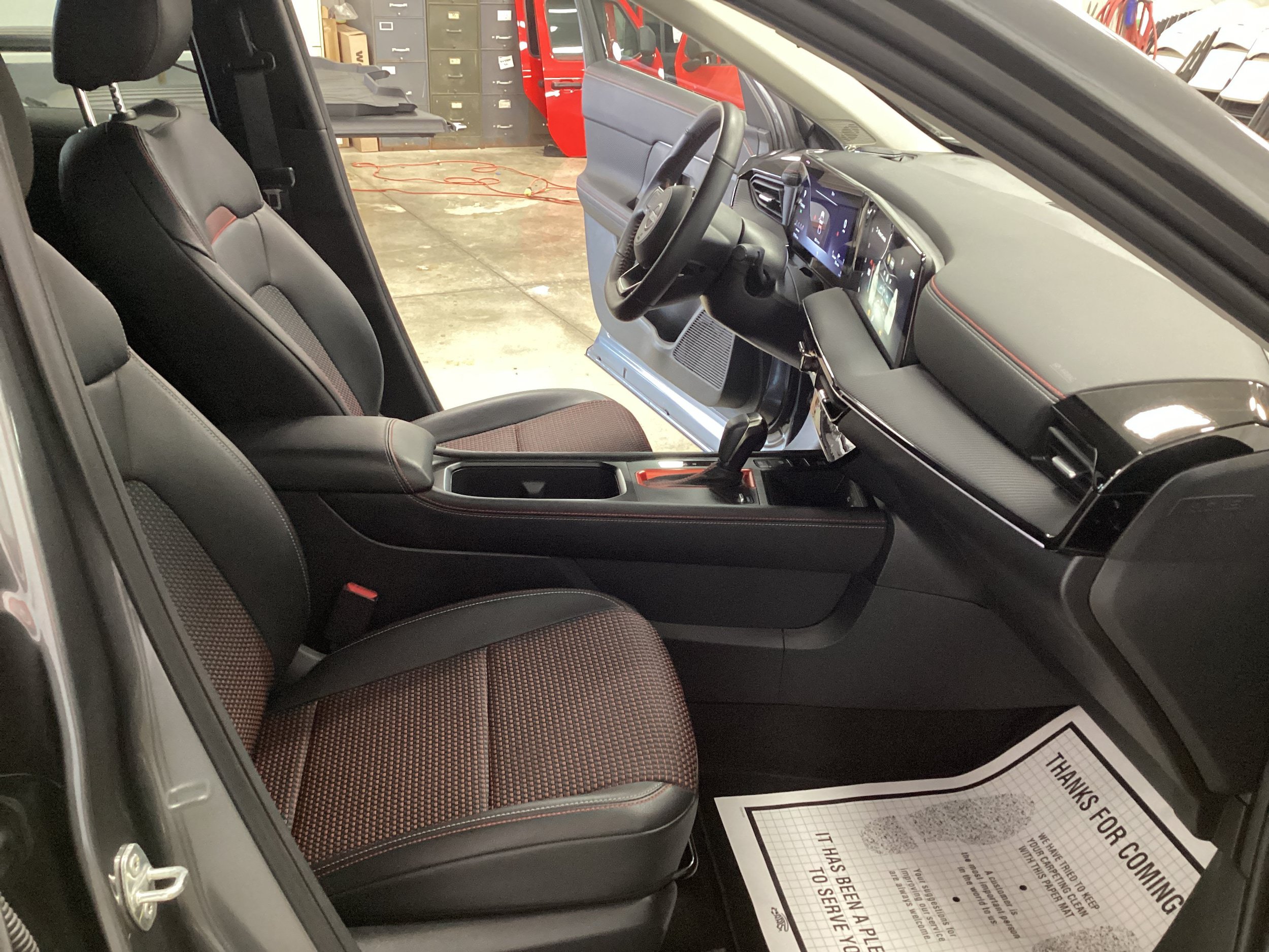 Used 2025 Nissan Kicks SR AWD/4WD image 28